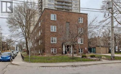 305 - 60 ROBINSON STREET  Hamilton (Durand), ON L8P 1Y9