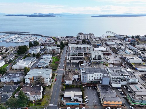 301-2421 Sidney Ave  Sidney, BC V8L 1Y8