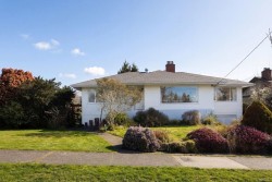 683 Richmond Ave  Victoria, BC V8S 3Y8