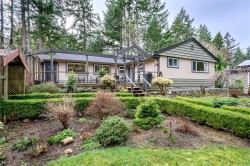 5611 Bates Rd  Courtenay, BC V9J 1X3