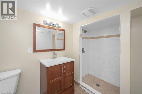 246 Ottawa Street S, Hamilton, ON - Indoor Photo Showing Bathroom