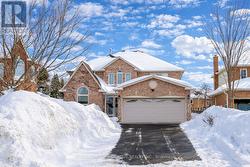 10 GORDON COURT  Barrie, ON L4N 7A4