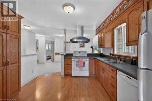 4 Hunter Road, Grimsby, ON - Indoor Photo Showing Kitchen With Double Sink