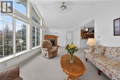 4 Hunter Road, Grimsby, ON - Indoor Photo Showing Living Room