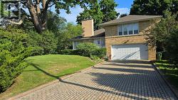 11 NORTHOLT COURT  Toronto, ON M9A 3B1