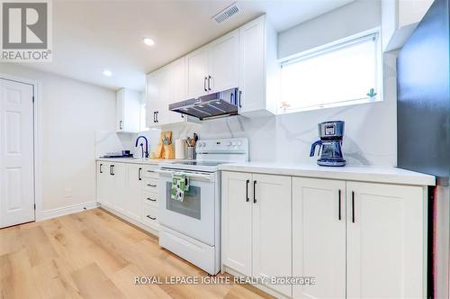 4023 Bishopstoke Lane, Mississauga, ON - Indoor Photo Showing Kitchen