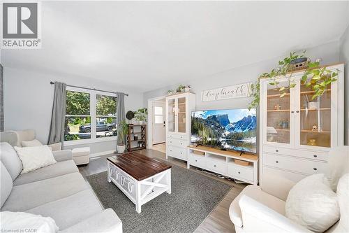 23 Bismark Drive, Cambridge, ON - Indoor Photo Showing Living Room