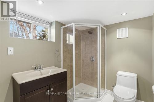 32 Audrey Street, Hamilton, ON - Indoor Photo Showing Bathroom