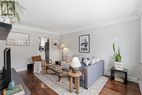 32 Audrey Street, Hamilton, ON - Indoor Photo Showing Living Room