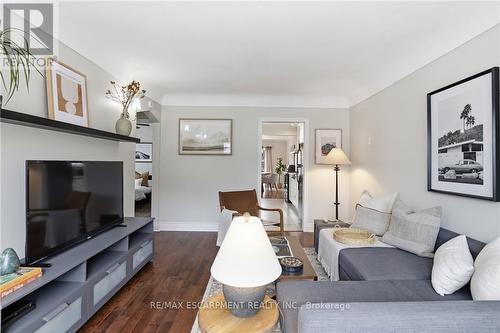 32 Audrey Street, Hamilton, ON - Indoor Photo Showing Living Room