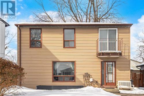 4 HUNTINGTON COURT  Brampton, ON L6S 1S4