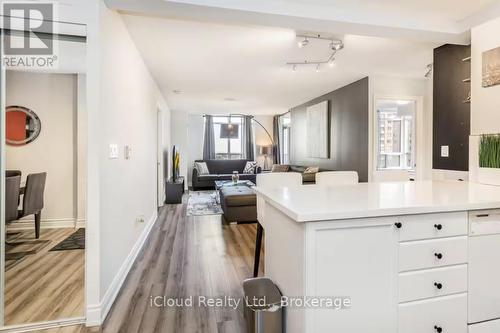 933 - 3888 DUKE OF YORK BOULEVARD  Mississauga, ON L5B 4P5