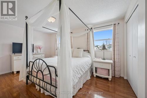 425 Misty Crescent, Kitchener, ON - Indoor Photo Showing Bedroom