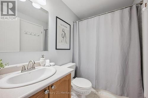 425 Misty Crescent, Kitchener, ON - Indoor Photo Showing Bathroom