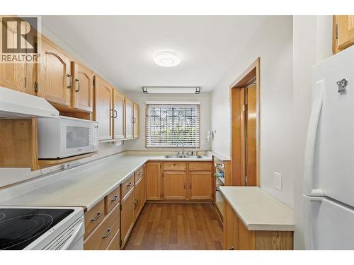376 Alexander Avenue, Kamloops, BC - Indoor Photo Showing Kitchen