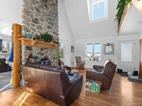 Overall view - 136 Rg Grand-Sabrevois, Sainte-Anne-De-Sabrevois, QC - Indoor Photo Showing Living Room