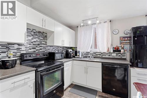 3930 33Rd Street W, Saskatoon, SK - Indoor Photo Showing Kitchen
