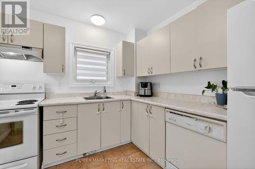 104 Bannerhill, Ottawa, ON - Indoor Photo Showing Kitchen
