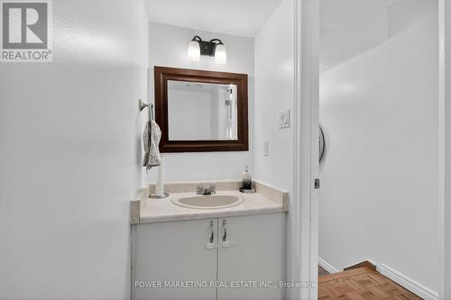 104 Bannerhill, Ottawa, ON - Indoor Photo Showing Bathroom