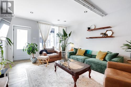 2061 Lajoie Street, Alfred And Plantagenet, ON - Indoor Photo Showing Living Room