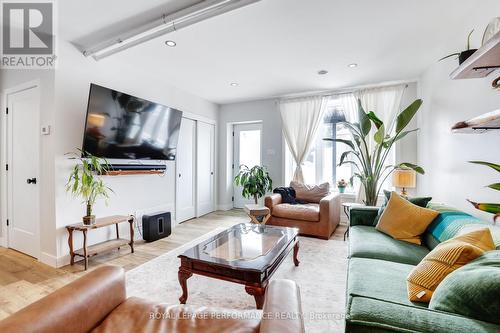2061 Lajoie Street, Alfred And Plantagenet, ON - Indoor Photo Showing Living Room