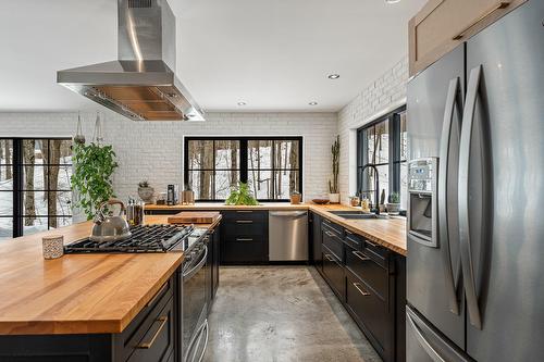 Cuisine - 2658 Rue De Champlain, Dunham, QC - Indoor Photo Showing Kitchen With Double Sink