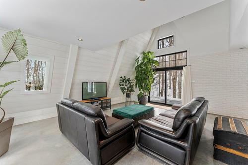 Salon - 2658 Rue De Champlain, Dunham, QC -  With Exterior