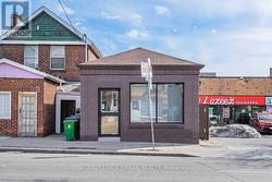 571 ROGERS ROAD  Toronto, ON M6M 1B7