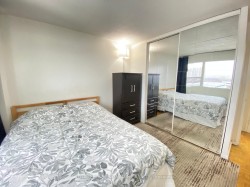 912-100 Leeward Glenway  Toronto, ON M3C 2Z1