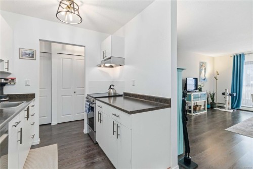 308-3225 Eldon Pl, Saanich, BC - Indoor Photo Showing Kitchen