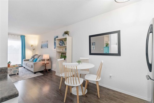 308-3225 Eldon Pl, Saanich, BC - Indoor Photo Showing Other Room