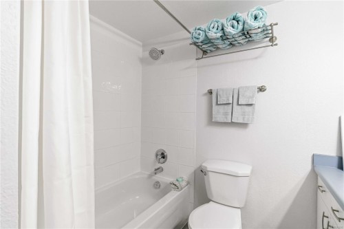308-3225 Eldon Pl, Saanich, BC - Indoor Photo Showing Bathroom