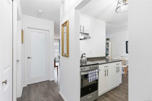 308-3225 Eldon Pl, Saanich, BC - Indoor