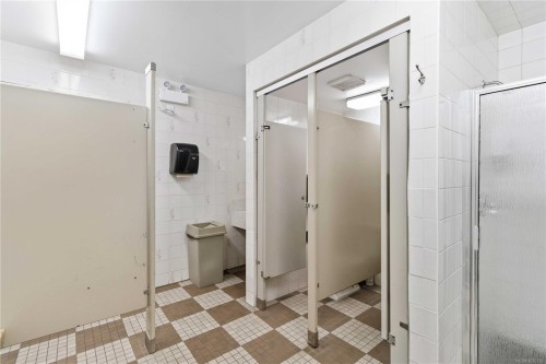 308-3225 Eldon Pl, Saanich, BC - Indoor