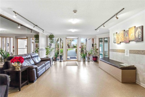 308-3225 Eldon Pl, Saanich, BC - Indoor Photo Showing Other Room