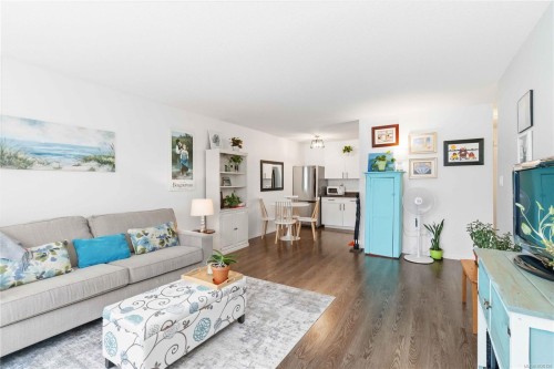 308-3225 Eldon Pl, Saanich, BC - Indoor Photo Showing Living Room