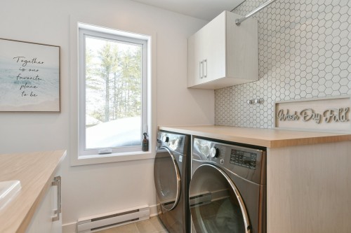 Salle de lavage - 17085 Rue Du Corail, Mirabel, QC - Indoor Photo Showing Laundry Room