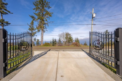 321 Wireless Rd, Comox, BC 