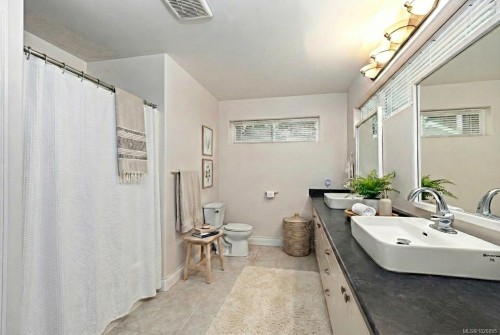 321 Wireless Rd, Comox, BC 