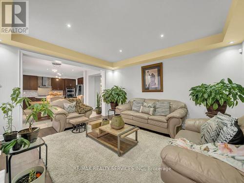35 Wilmot Road, Brantford, ON - Indoor Photo Showing Living Room