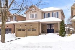 42 RUSSELL BARTON LANE  Uxbridge, ON L9P 1Z2