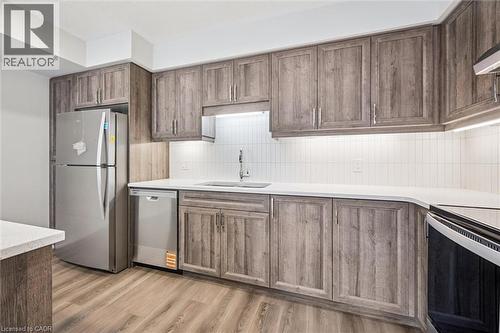 40 Urbane Boulevard, Kitchener, ON - Indoor Photo Showing Kitchen