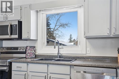 57 Moncton Place, Saskatoon, SK - Indoor Photo Showing Kitchen With Double Sink