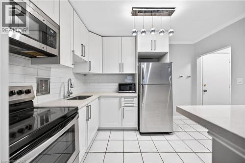 237 Mohawk Road E Unit# 10, Hamilton, ON - Indoor Photo Showing Kitchen