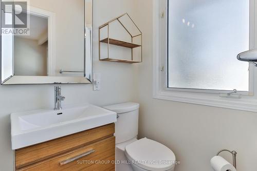 15 Manorhampton Drive, Toronto, ON - Indoor Photo Showing Bathroom