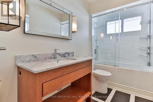 15 Manorhampton Drive, Toronto, ON - Indoor Photo Showing Bathroom