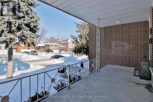 15 Manorhampton Drive, Toronto, ON - Outdoor