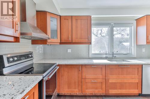 15 Manorhampton Drive, Toronto, ON - Indoor Photo Showing Kitchen