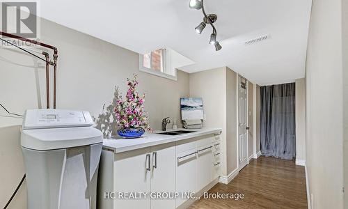90 Boticelli Way, Vaughan, ON - Indoor Photo Showing Laundry Room