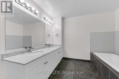 901 - 560 North Service Road N, Grimsby, ON - Indoor Photo Showing Bathroom